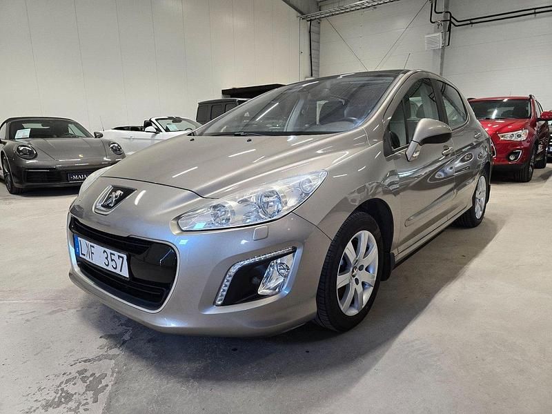 Grå Begagnad 2012 Peugeot 308 Halvkombi | 59 500 kr (Lite dyr) - Bild 1/4