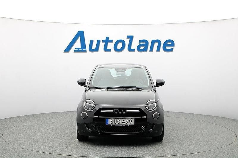 Begagnad Fiat 500e 86 kW (118 HK) 2022 Svart Halvkombi