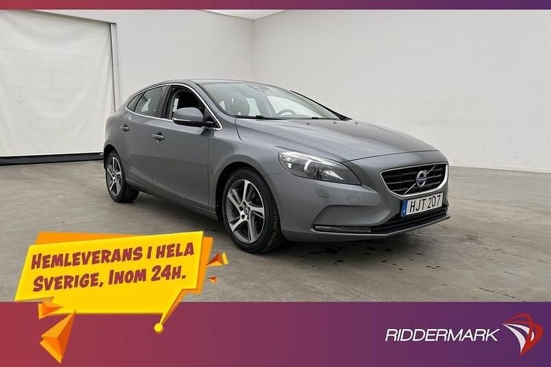 Grå Begagnad 2014 Volvo V40 Halvkombi | 99 800 kr (Marknadspris) - Bild 1/3