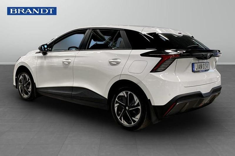 Begagnad MG MG4 EV 125 kW (171 HK) 2023 Vit Halvkombi