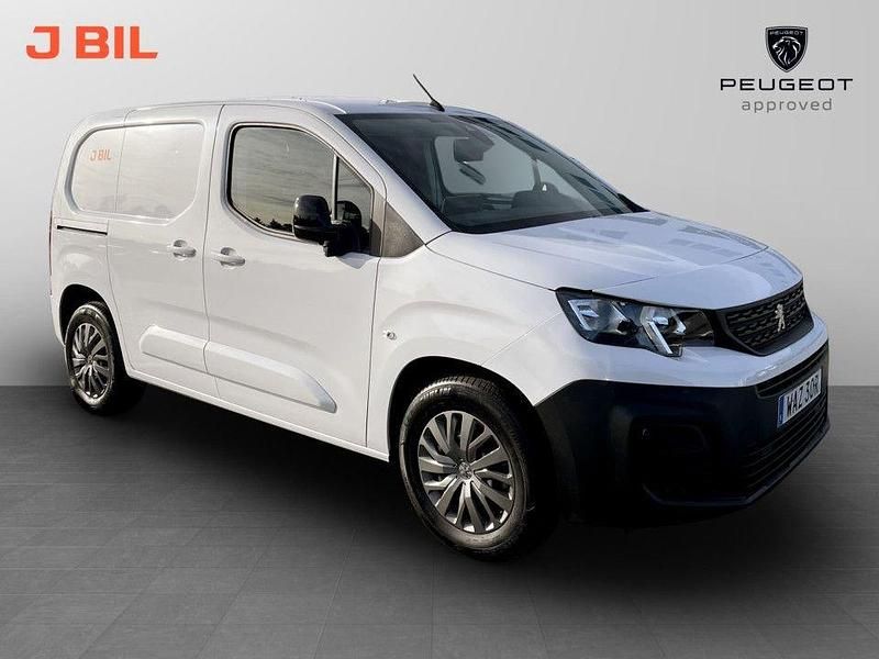 Vit Begagnad 2023 Peugeot E-Partner Minibuss | 319 900 kr (Bra pris) - Bild 1/4