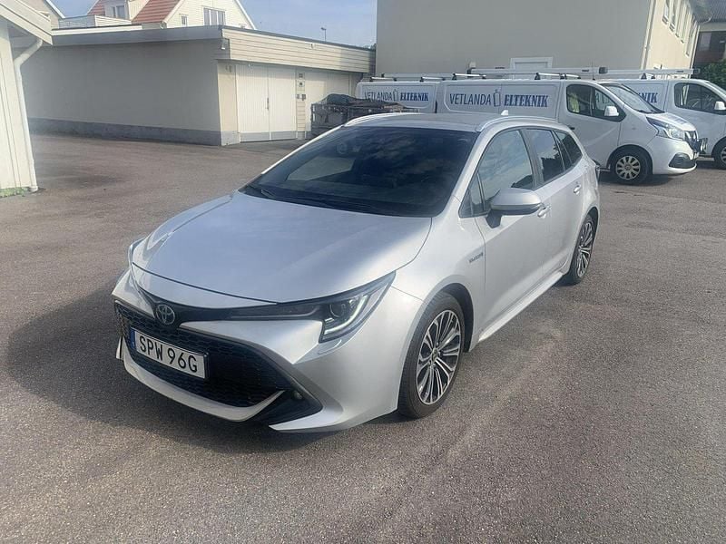 Silver Begagnad 2020 Toyota Corolla Style Kombi | 208 000 kr (Bra pris) - Bild 1/4