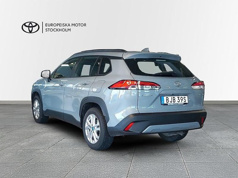 Begagnad Toyota Corolla Cross Active 140 HK (102 kW) 2025 Grå SUV