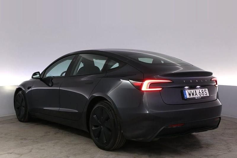 Begagnad Tesla Model 3 Long Range AWD 366 kW (498 HK) 2024 Grå Sedan
