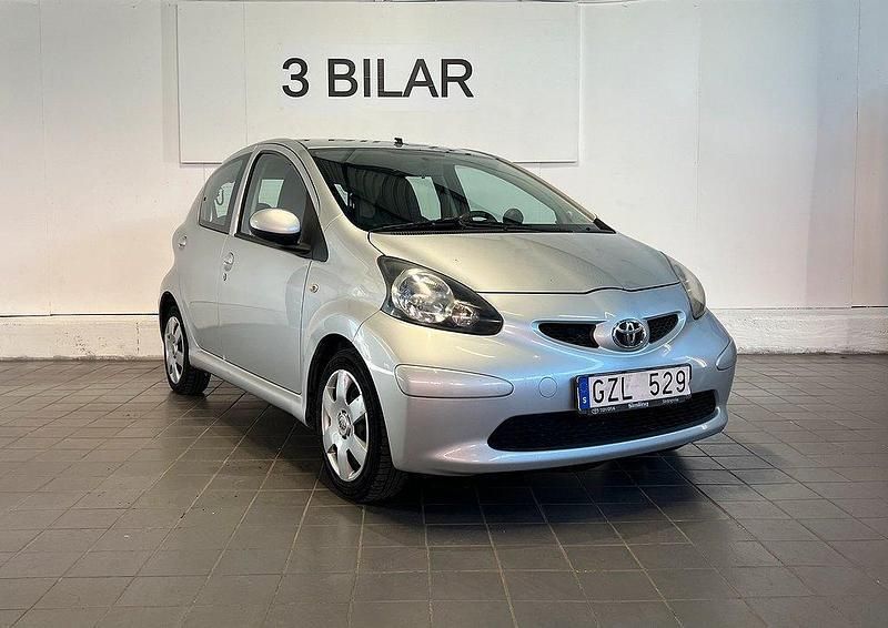 Silver Begagnad 2008 Toyota Aygo Halvkombi | 17 990 kr (Bra pris) - Bild 1/4