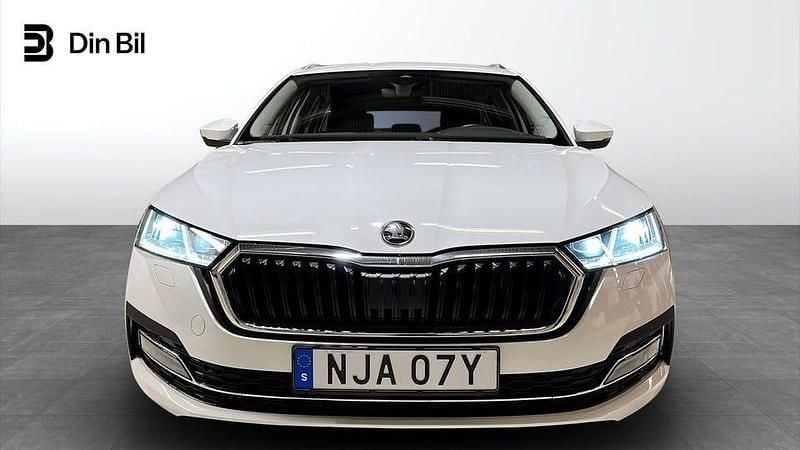 Begagnad Skoda Octavia Style 150 HK (110 kW) 2023 Candy white Kombi