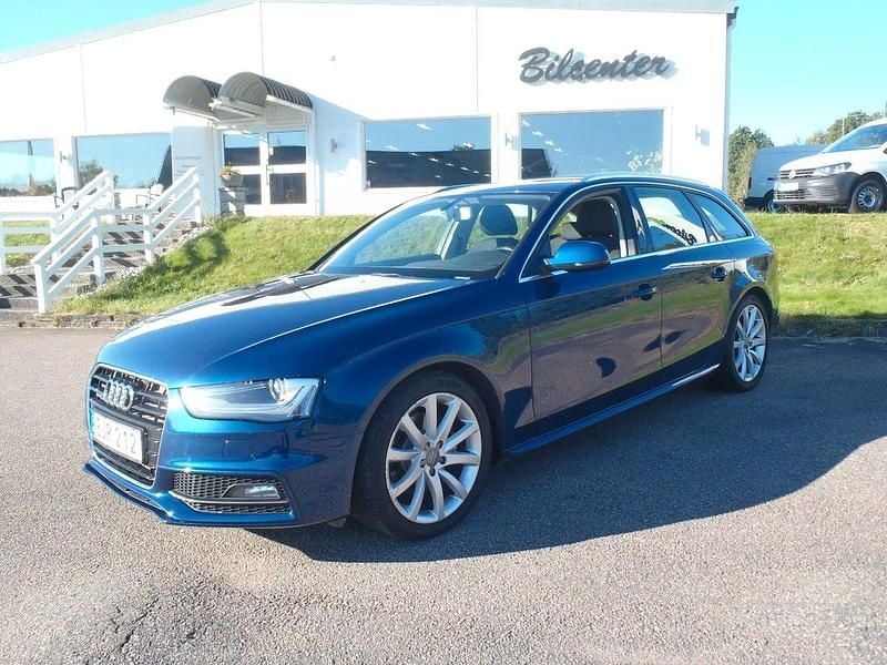 Begagnad Audi A4 S-Line 180 HK (132 kW) 2014 Blå Kombi