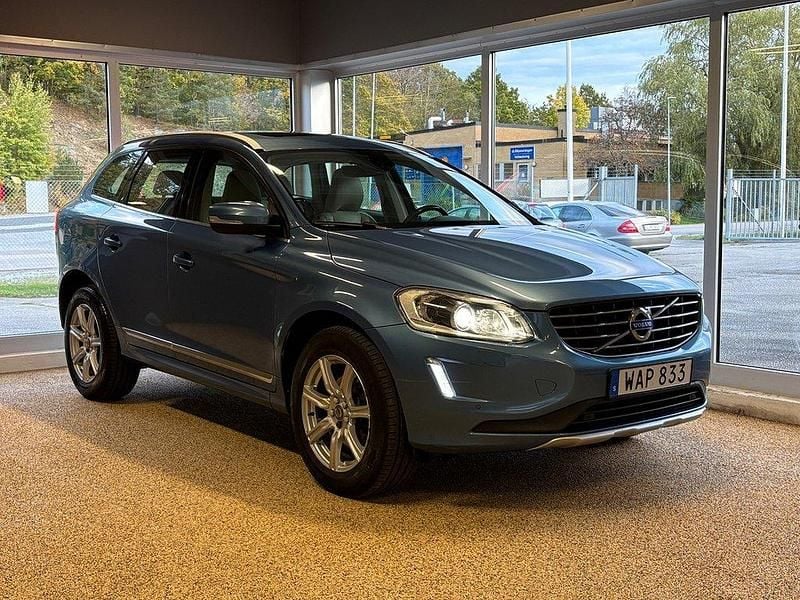 Blå Begagnad 2015 Volvo XC60 Summum SUV | 199 900 kr (Marknadspris) - Bild 1/4