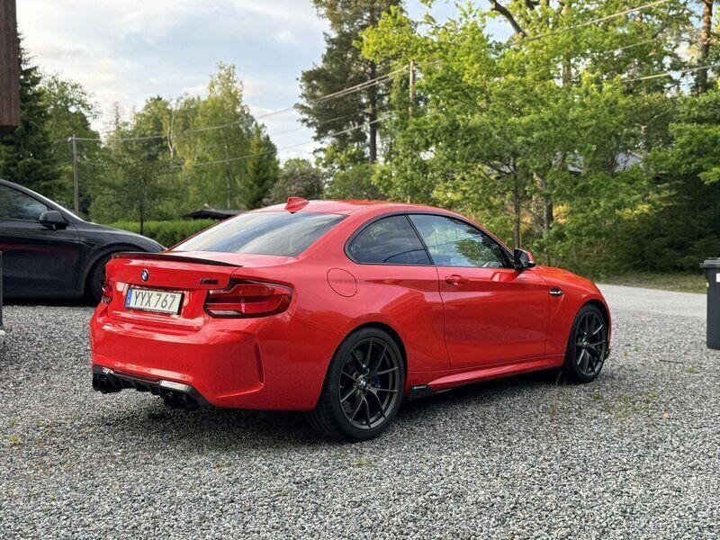 Vit Begagnad 2018 BMW M2 M Performance Sportkupé | 449 000 kr (Bra pris) - Bild 1/4