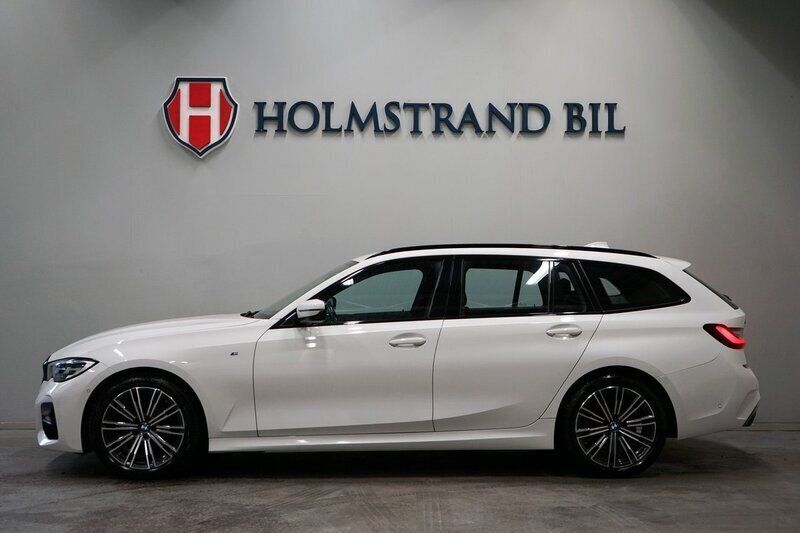 Vit Begagnad 2021 BMW 320 M Sport Kombi | 379 900 kr (Lite dyr) - Bild 1/4