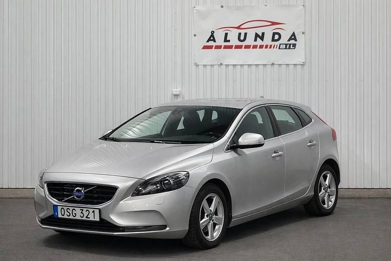 Begagnad Volvo V40 116 HK (85 kW) 2014 Silver Halvkombi
