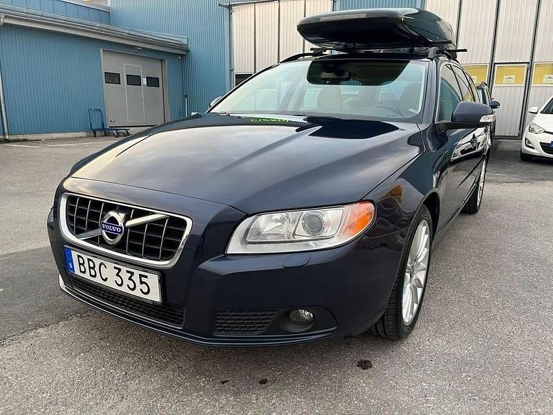 Begagnad Volvo V70 Momentum 163 HK (119 kW) 2011 Blå (blå metallic) Kombi