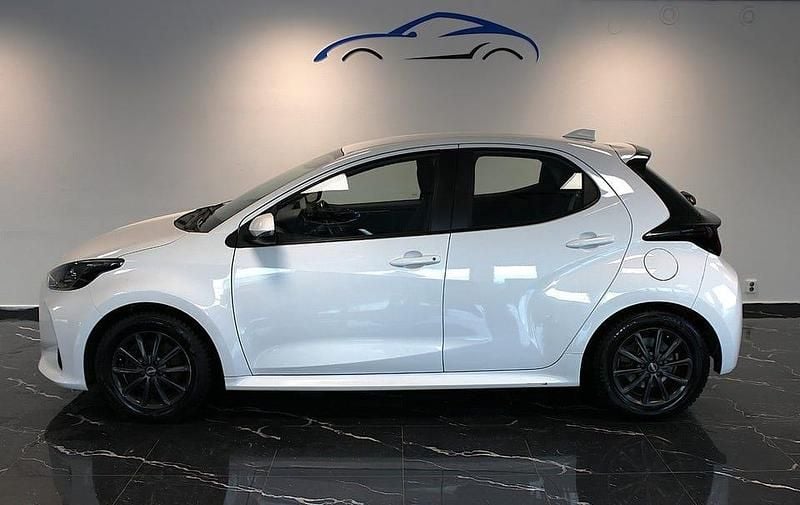Begagnad Toyota Yaris Hybrid Active 116 HK (85 kW) 2022 Vit Halvkombi
