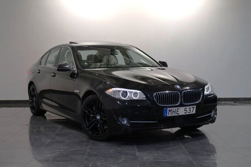 Svart Begagnad 2012 BMW 535 Sedan | 199 000 kr (Superpris) - Bild 1/4