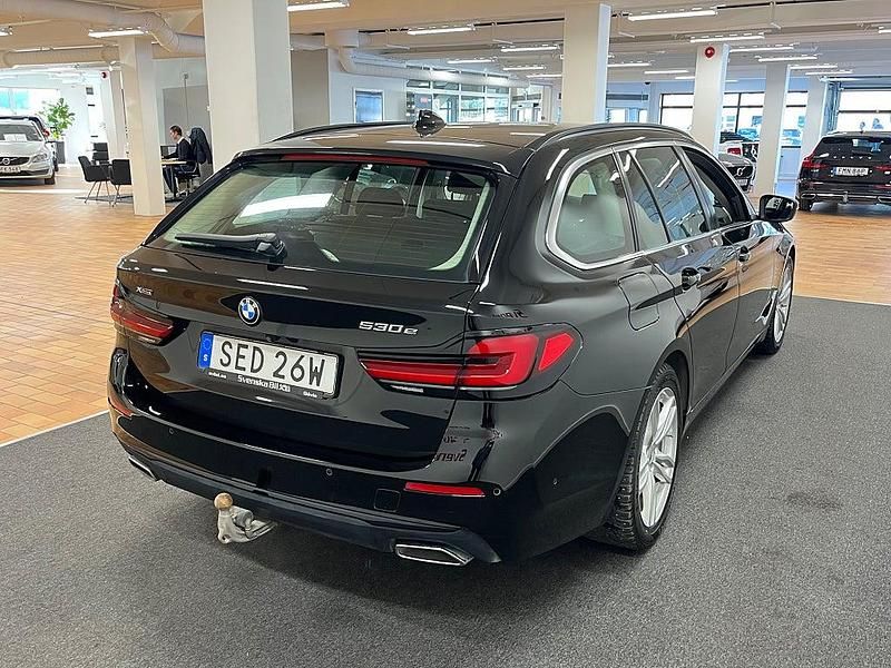 Begagnad BMW 530e 2021 Svart Kombi
