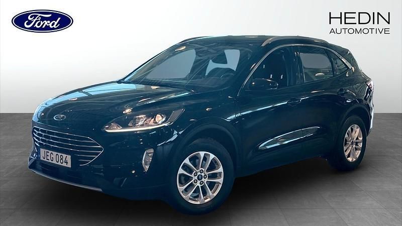 Svart (black) Begagnad 2022 Ford Kuga Titanium SUV | 244 900 kr (Bra pris) - Bild 1/4
