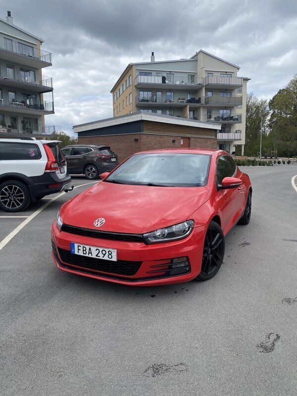 Röd Begagnad 2015 VW Scirocco Sportkupé | 110 000 kr (Marknadspris) - Bild 1/4