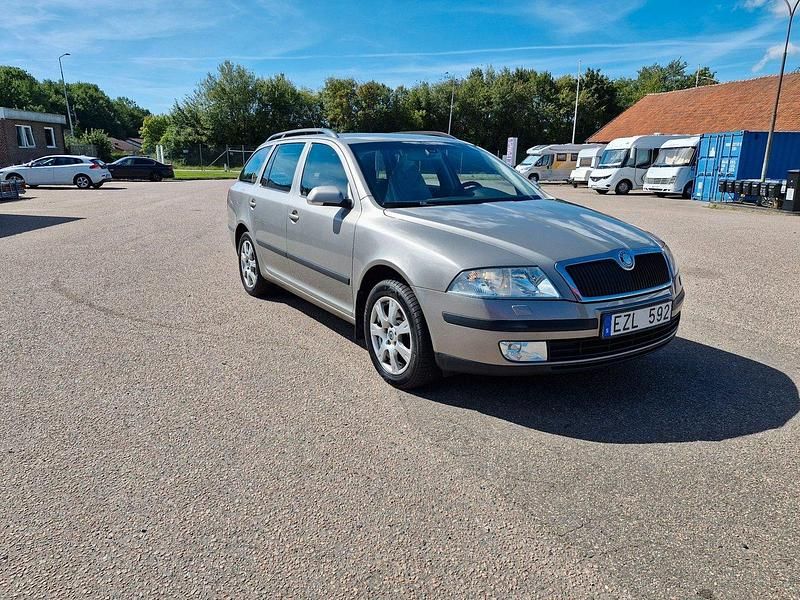 Ljusbrun Begagnad 2007 Skoda Octavia Kombi | 27 500 kr (Marknadspris) - Bild 1/4