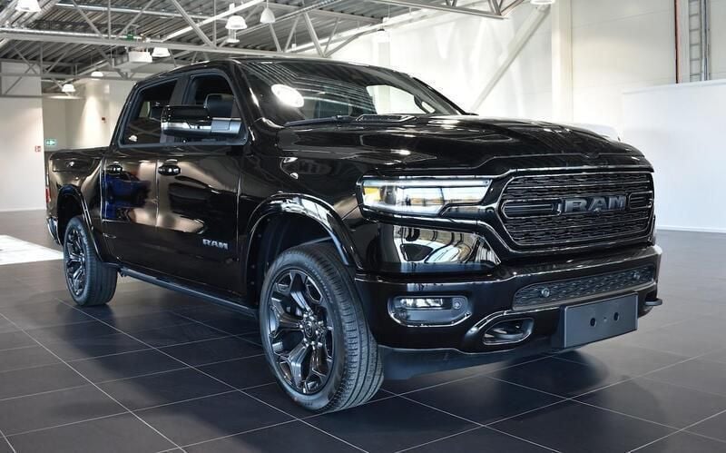 Svart Ny 2024 RAM 1500 Pickup | 969 000 kr - Bild 1/4