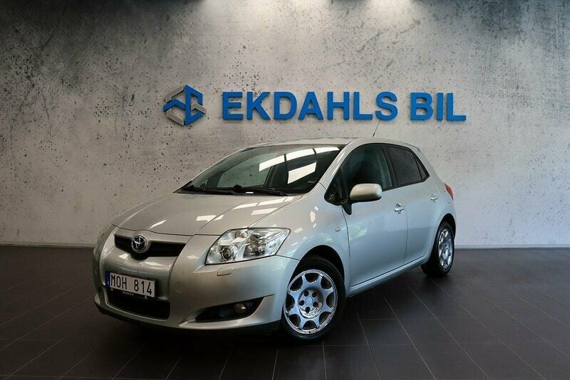 Silver Begagnad 2008 Toyota Auris Halvkombi | 54 900 kr (Marknadspris) - Bild 1/4