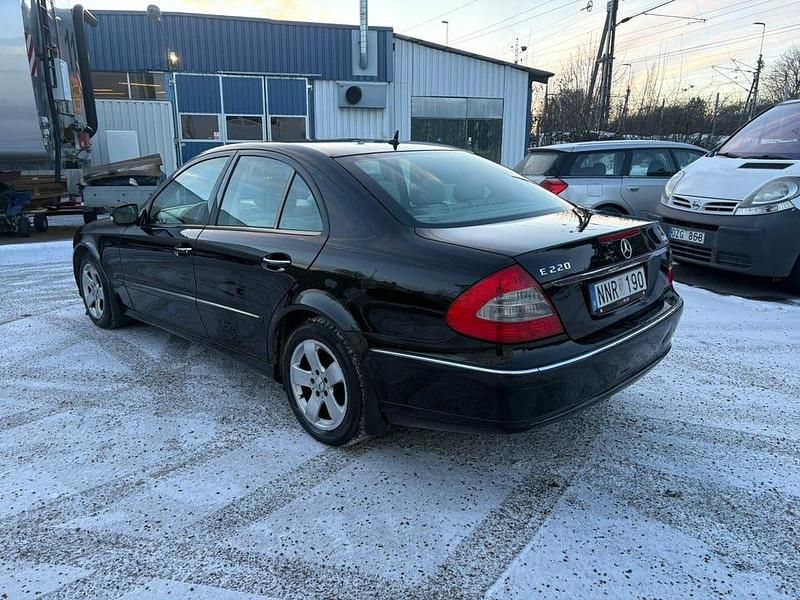 Begagnad Mercedes E220 170 HK (125 kW) 2007