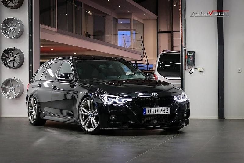 Svart Begagnad 2016 BMW 320 M Sport Kombi | 249 900 kr (Dyr) - Bild 1/4