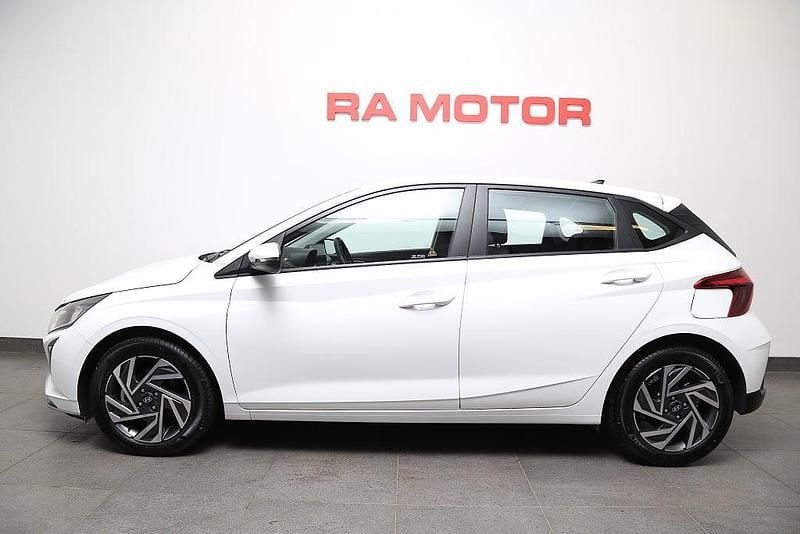 Begagnad Hyundai i20 Essential 101 HK (74 kW) 2024 Vit Halvkombi