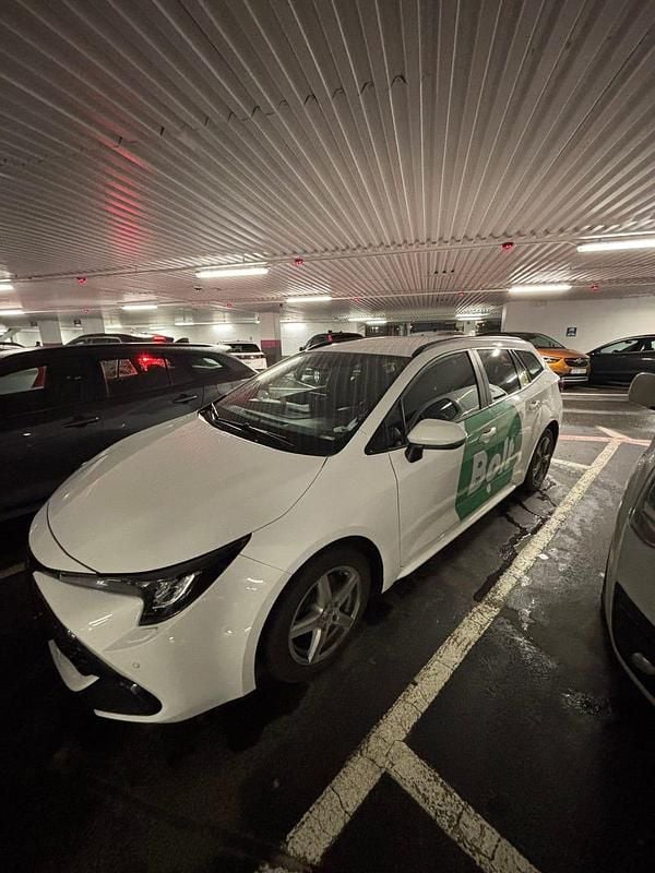 Begagnad 2025 Toyota Corolla Kombi | 249 000 kr (Marknadspris) - Bild 1/4