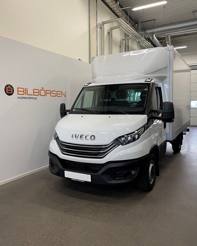 Vit Begagnad 2023 Iveco Daily Van | 648 750 kr (Dyr) - Bild 1/4