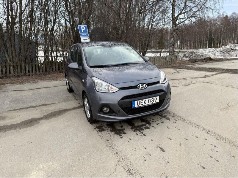 Grå Begagnad 2016 Hyundai i10 Halvkombi | 55 000 kr (Superpris) - Bild 1/4