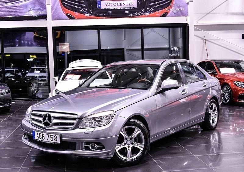 Grå Begagnad 2008 Mercedes C180 Classic Sedan | 99 900 kr (Marknadspris) - Bild 1/4