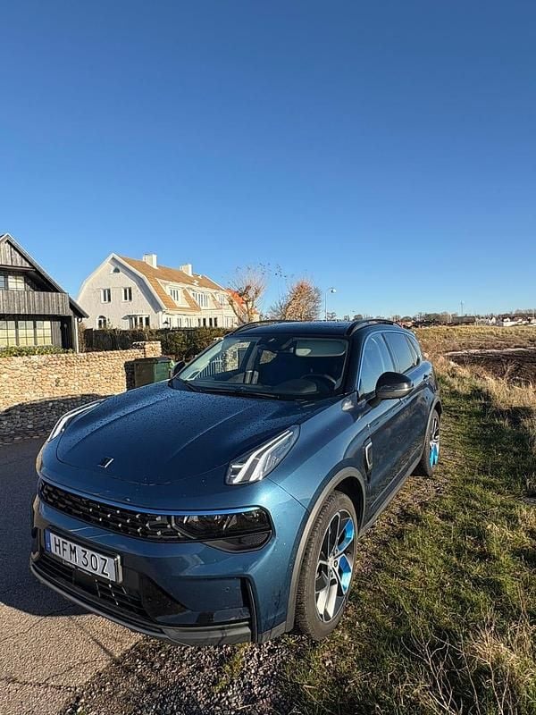 Blue pearl metallic Begagnad 2022 Lynk & Co 01 SUV | 265 000 kr (Marknadspris) - Bild 1/4