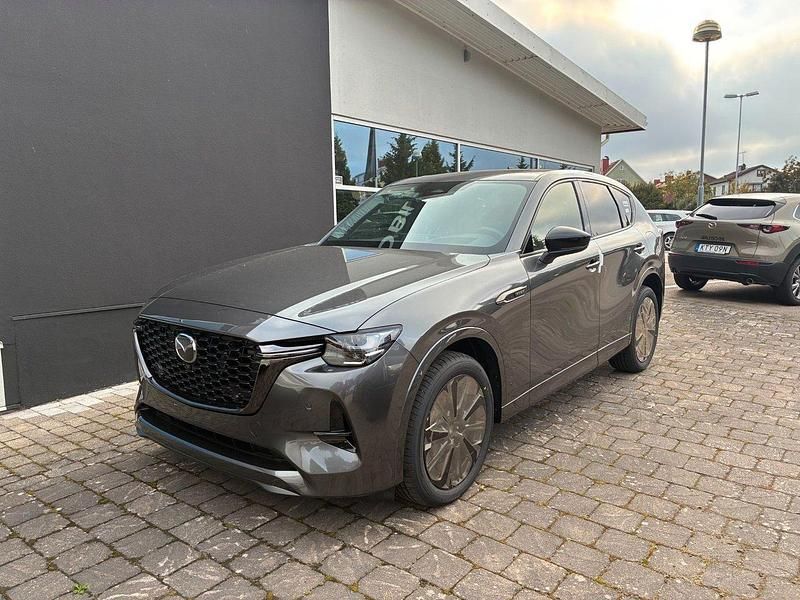 Grå (machine grey) Ny 2025 Mazda CX-60 Homura-Line SUV | 647 000 kr (Lite dyr) - Bild 1/1