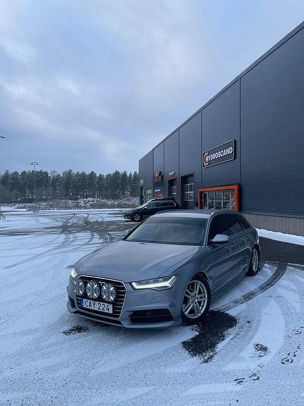 Grå Begagnad 2018 Audi A6 Ambition Kombi | 205 000 kr (Marknadspris) - Bild 1/4