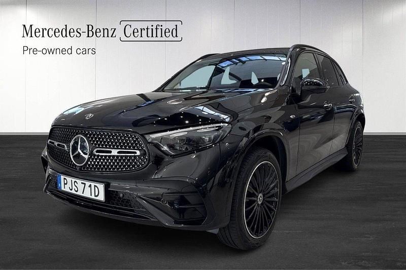 Svart (black) Begagnad 2025 Mercedes GLC300e Premium SUV | 779 900 kr (Dyr) - Bild 1/4