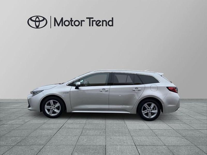 Begagnad Toyota Corolla Style 124 HK (91 kW) 2020 Silver Kombi