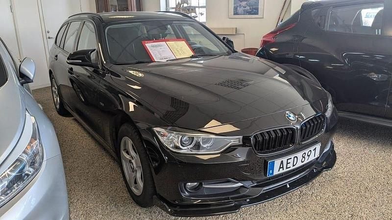 Svart Begagnad 2015 BMW 320 Sport Line Kombi | 154 000 kr (Bra pris) - Bild 1/4
