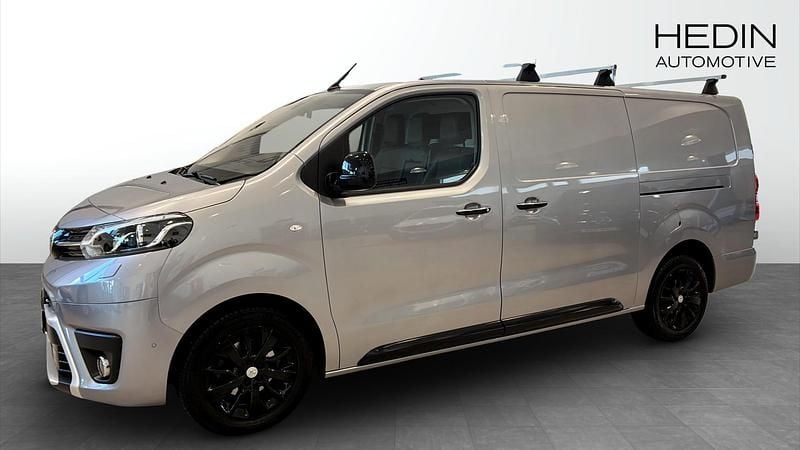 Silver Begagnad 2021 Toyota Proace Van | 279 000 kr (Marknadspris) - Bild 1/4