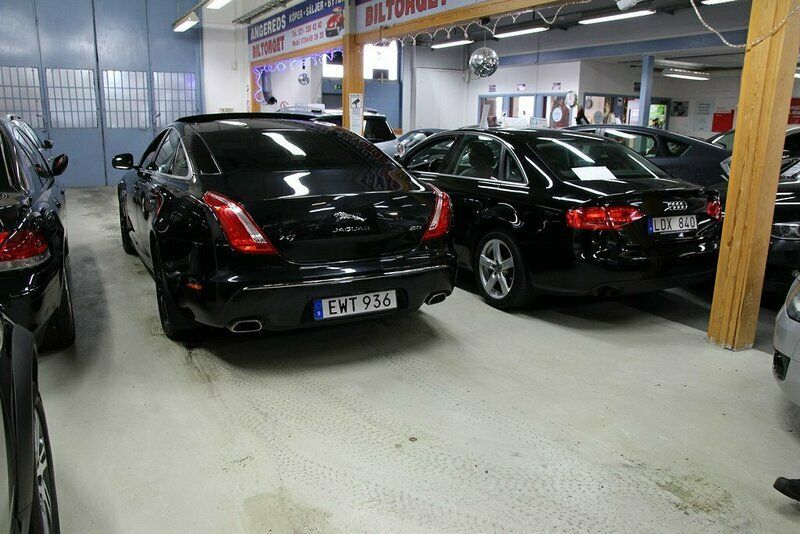 Begagnad Jaguar XJ 275 HK (202 kW) 2012 Svart Sedan