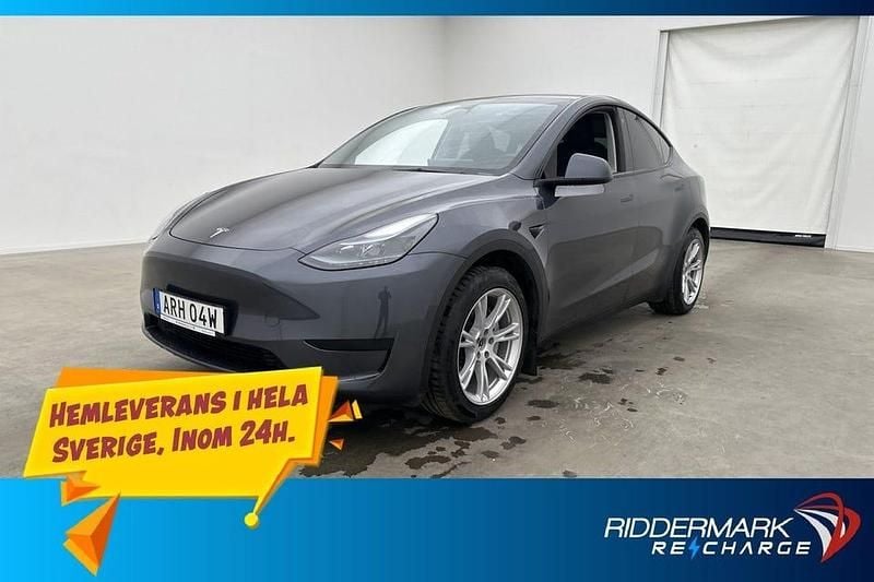 Grå Begagnad 2022 Tesla Model Y Standard Range SUV | 364 800 kr (Marknadspris) - Bild 1/3