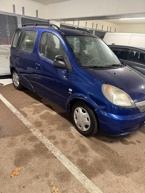 Begagnad 2000 Toyota Yaris Kombi | 35 000 kr - Bild 1/4