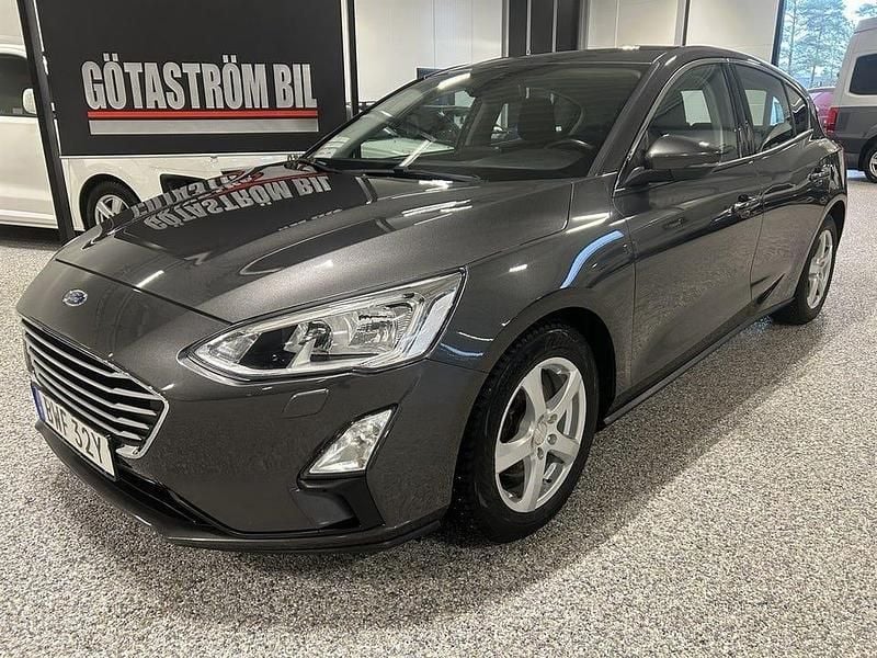 Grå Begagnad 2019 Ford Focus Trend Halvkombi | 125 000 kr (Marknadspris) - Bild 1/4