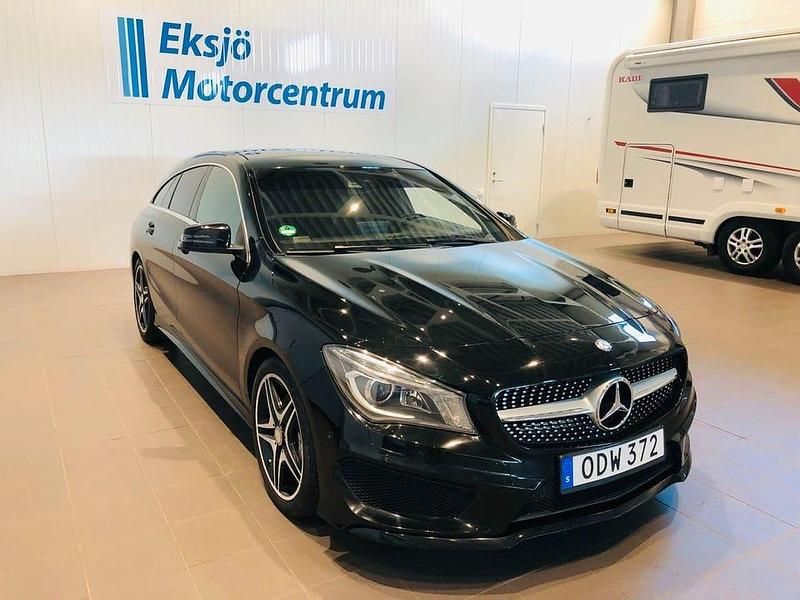 Svart Begagnad 2016 Mercedes CLA220 Shooting Brake AMG Kombi | 169 900 kr (Marknadspris) - Bild 1/4
