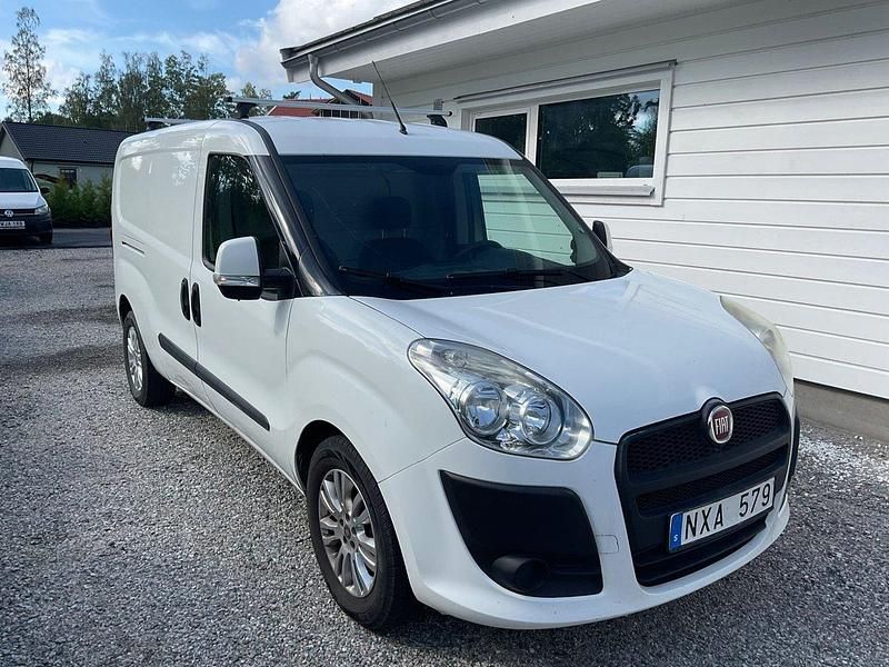 Vit Begagnad 2014 Fiat Doblò Minibuss | 39 000 kr (Marknadspris) - Bild 1/4