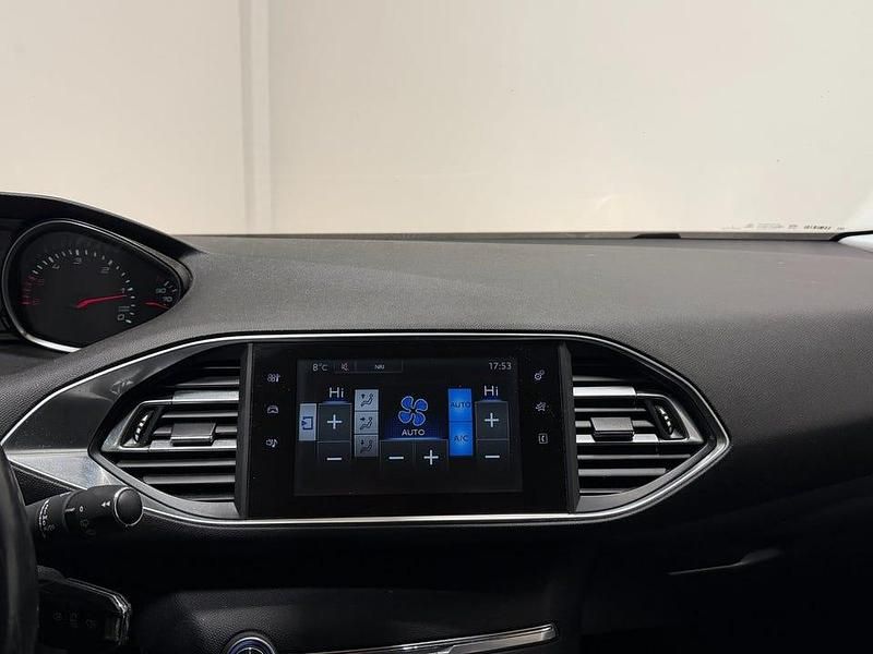 Begagnad Peugeot 308 SW Active 120 HK (88 kW) 2015 Vit Kombi