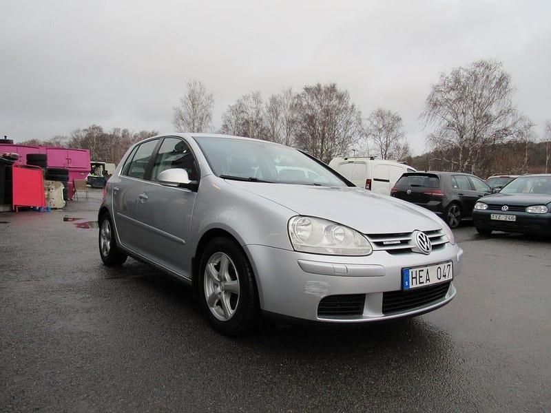 Begagnad VW Golf VI Trendline 105 HK (77 kW) 2008 Silver Halvkombi