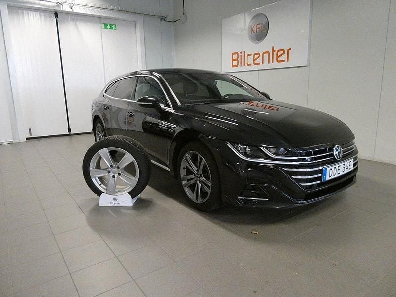 Svart Begagnad 2022 VW Arteon R-line Kombi | 299 900 kr (Bra pris) - Bild 1/4