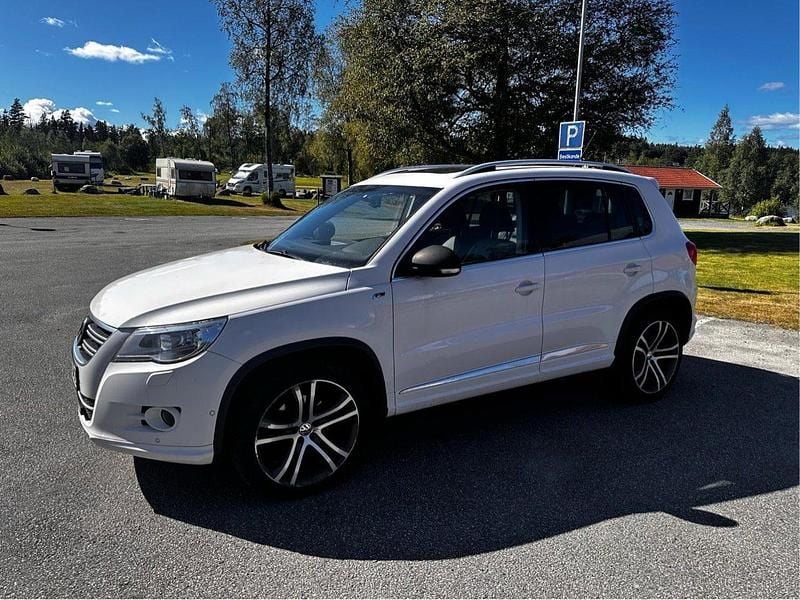 Vit Begagnad 2011 VW Tiguan Sportline SUV | 75 000 kr (Bra pris) - Bild 1/4