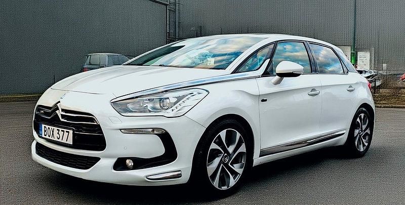 Vit Begagnad 2013 Citroën DS5 Halvkombi | 109 900 kr - Bild 1/4