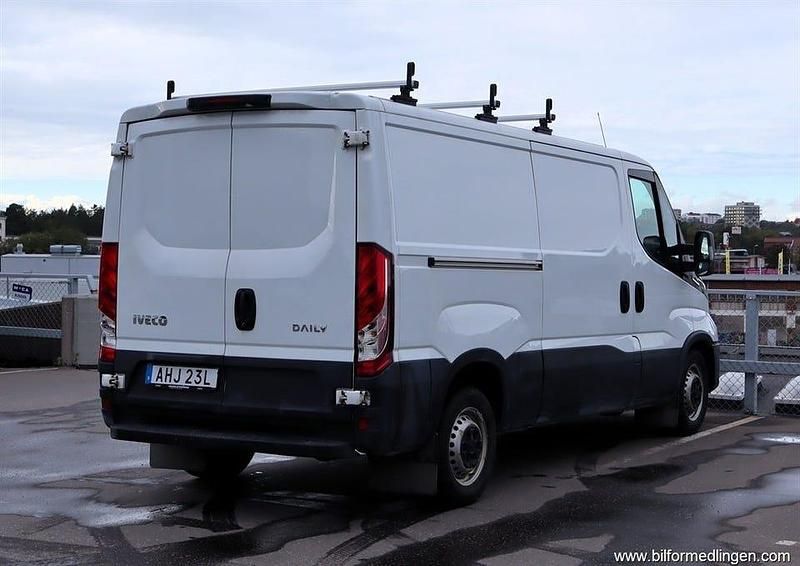 Begagnad Iveco Daily 136 HK (100 kW) 2022 Vit svart Van
